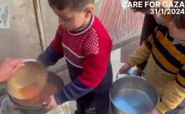 Warga Palestina Makan Rumput dan Minum Air yang Tercemar saat Kelaparan Melanda Gaza
