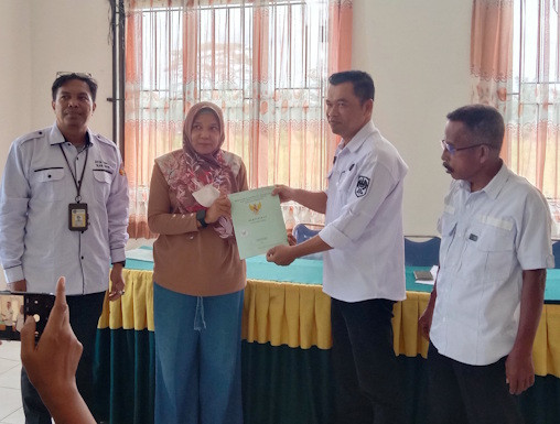 BPN Serahkan 321 Sertifikat Tanah Gratis ke Warga Siak
