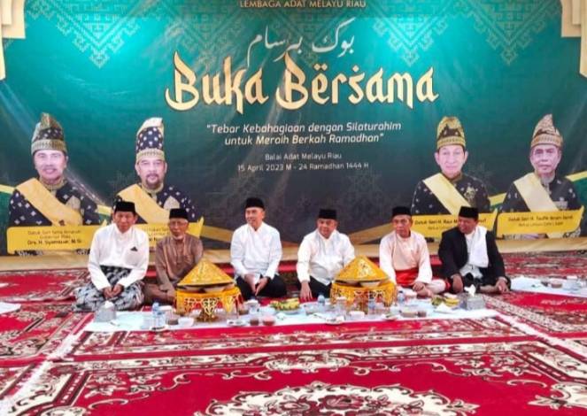 Syamsuar - Edy Natar Terlihat Buka Puasa Bersama di LAMR