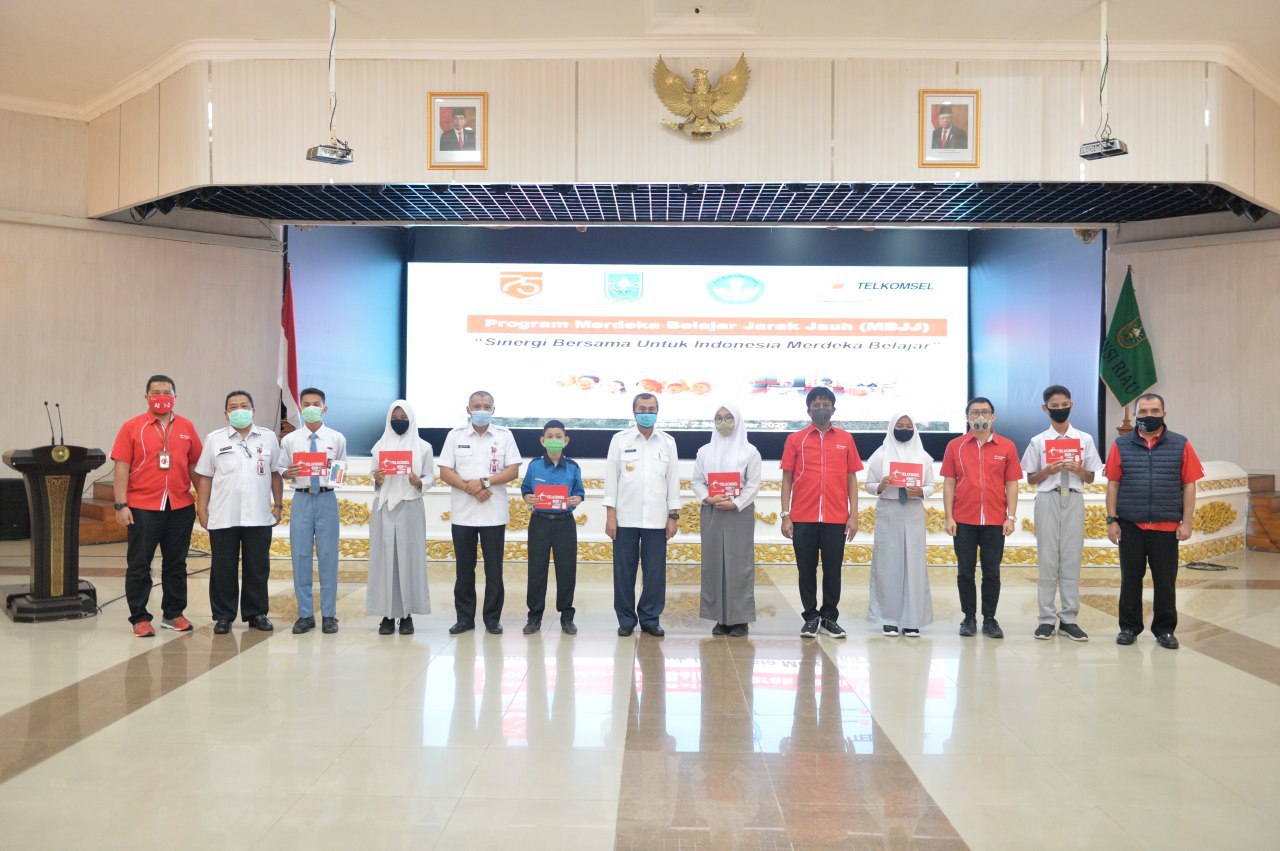 Gubernur Launching Program Belajar Jarak Jauh 