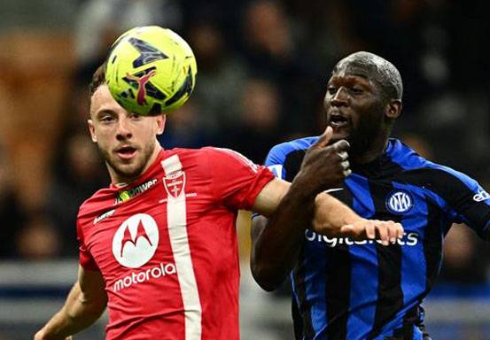 AC Milan dan Napoli Bermain Imbang, Inter Milan Keok di Kandang