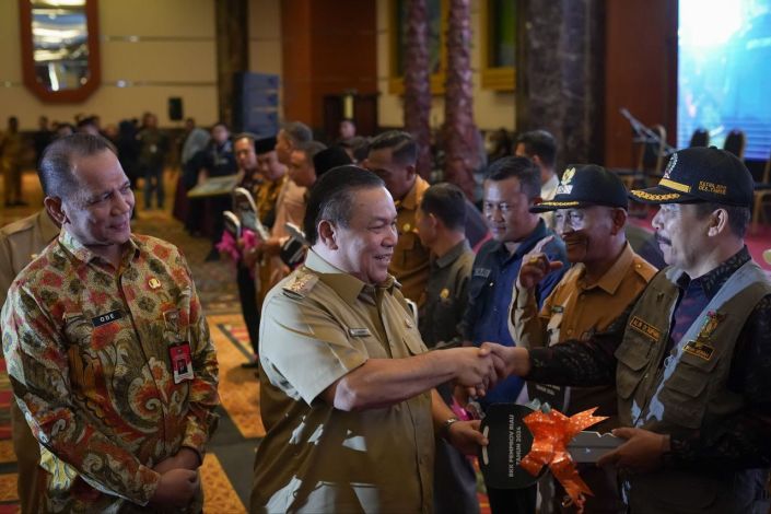 Pj Gubri SF Hariyanto Beri Hadiah Sepeda Motor