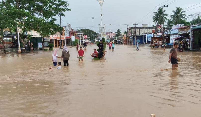 Pusat Kirim 3.800 Paket Makanan Siap Saji untuk Korban Banjir Riau
