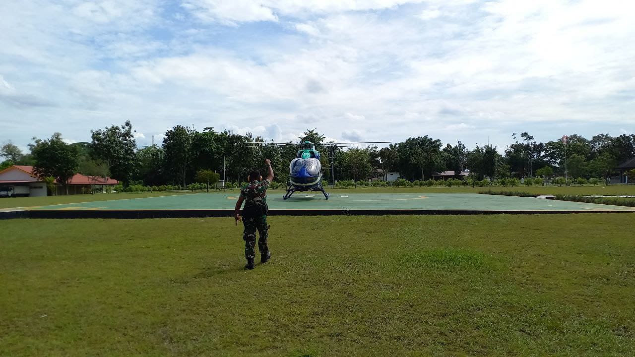 Babinsa Dampingi Provost Kodim 0301 Pekanbaru Pandu Helikopter Danrem 031 WB Kunjungan ke Tembilahan 