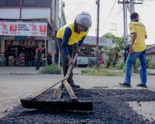 Dinas PUPR Terus Berkomitmen Perbaiki Jalan Rusak di Pekanbaru