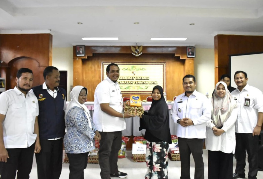 Sekwan DPRD Pekanbaru Menjadi Bapak Asuh Anak Stunting di Tenayan Raya dan Sukajadi