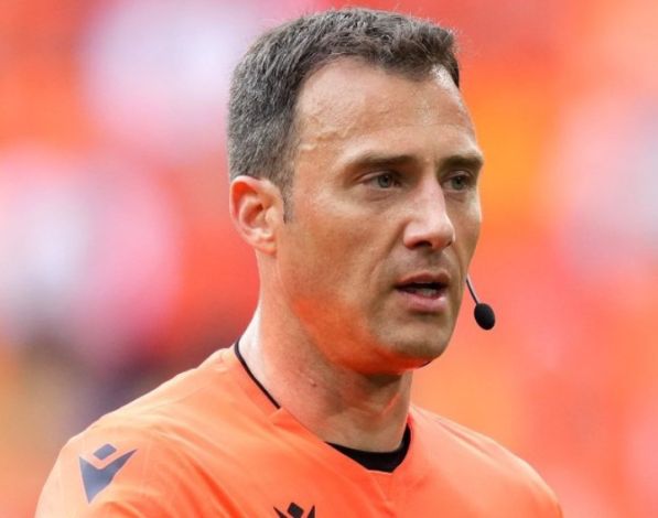 Wasit Kontroversial Pimpin Laga Belanda vs Inggris