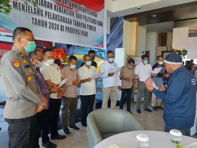 Cegah Hoax Jelang Tahapan Pemilu 2024, Polda dan KPU Riau Gelar Deklarasi Bersama Insan Pers 
