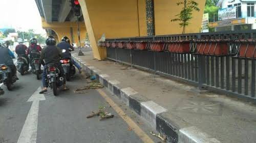 Parah! Pagar Pembatas di Bawah Flyover Pekanbaru Dicuri Maling