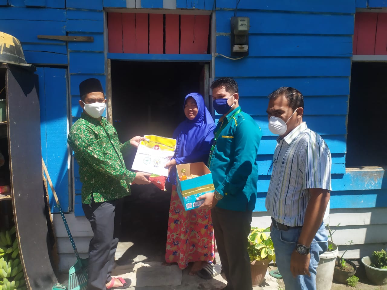 DMI dan YAZID Kembali Serahkan Sembako Kepada Warga Kurang Mampu