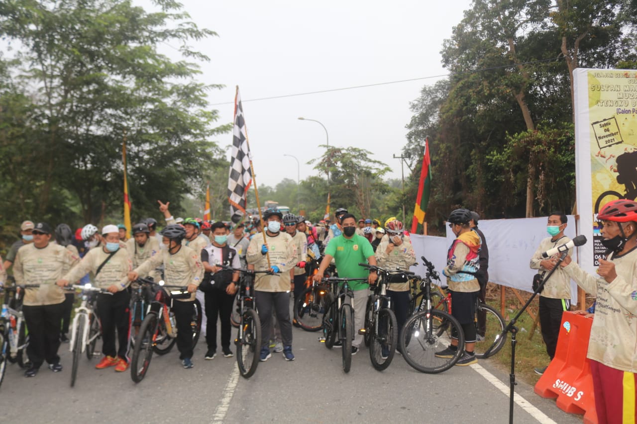 Bupati Alfedri Lepas Peserta Goes Napak Tilas Sultan Siak ke II 