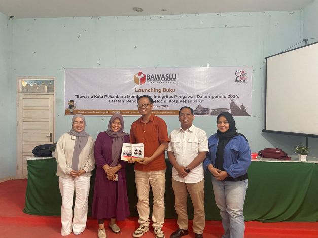 Bawaslu Pekanbaru Launching Buku Membangun Integritas Pemilu 2024