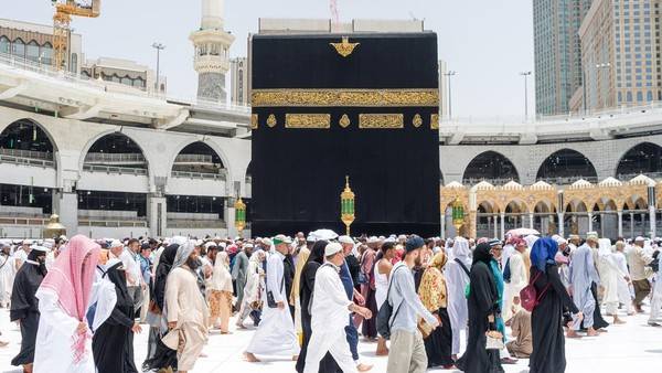 Saudi Izinkan Visa Turis untuk Umrah