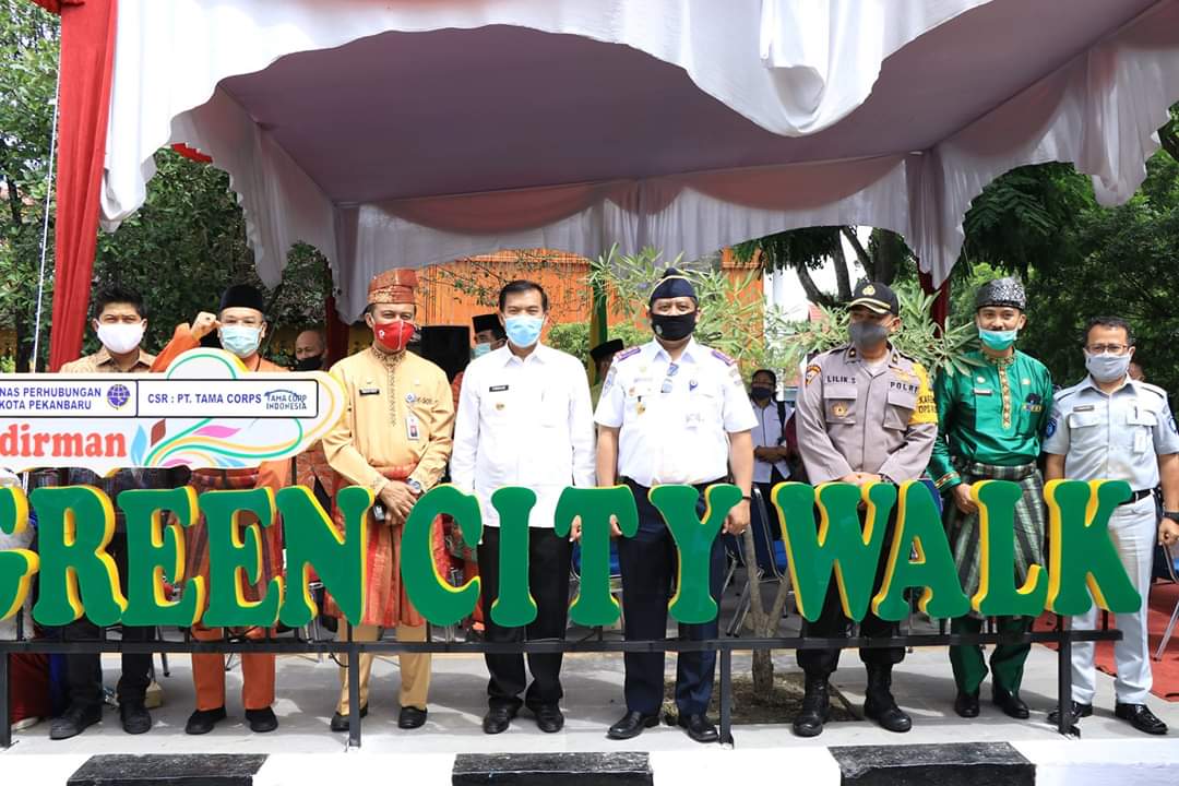 Wali Kota Firdaus Resmikan Pedestrian Sudirman Green City Walk