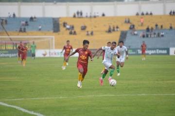 Babak Pertama, PSPS Riau Unggul Sementara dari PSMS Medan