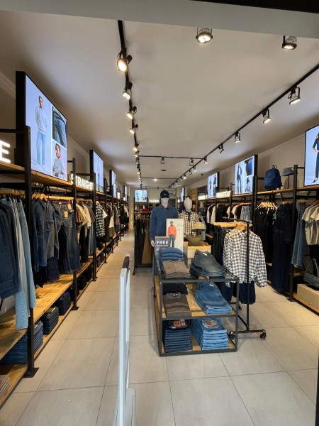 Hadir di Pekanbaru dengan Desain Interior Refreshed dan Relaxed, Levi’s® Ajak Denimhead Selebrasi 555 Relaxed Straight