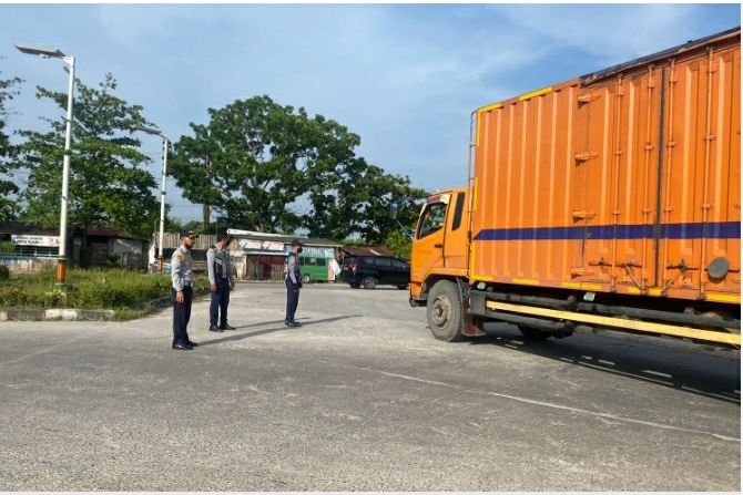 Jika Melihat Truk Besar Masuk Kota, Foto dan Laporkan ke Dishub Pekanbaru