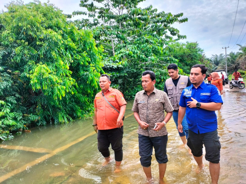 Pemko Salurkan Bantuan Korban Banjir di Tiga Kecamatan