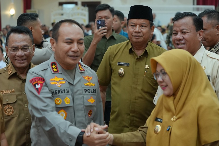 Peduli Lingkungan, Kapolda Riau:  Bupati Siak Seorang Pemimpin yang Hebat