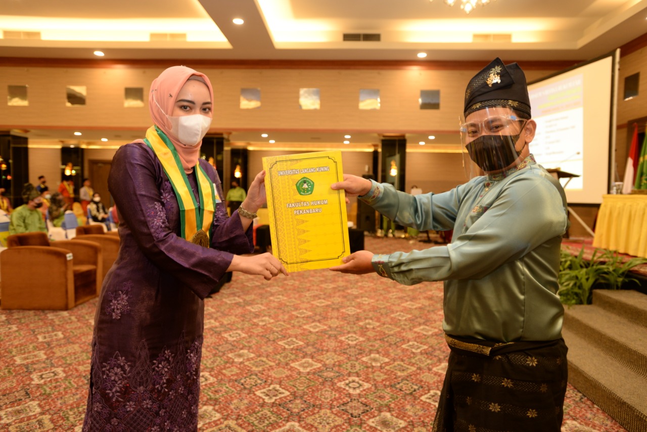 Putri Pariwisata Indonesia Ekonomi Kreatif Raih Gelar Sarjana Hukum di Universitas Lancang Kuning Pekanbaru