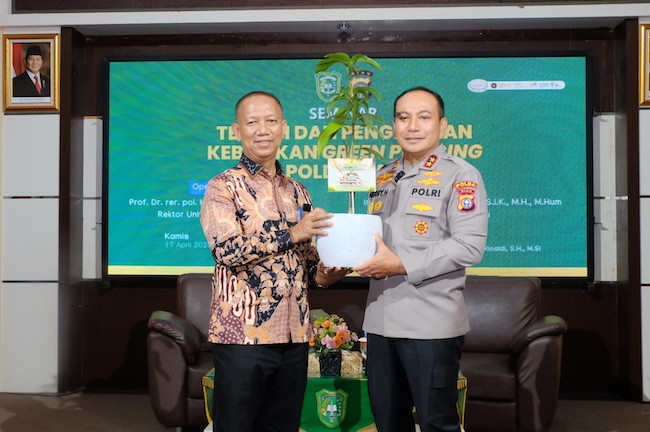 Respon Masalah Karhutla, Kapolda Riau Perkenalkan Green Policing di UIR