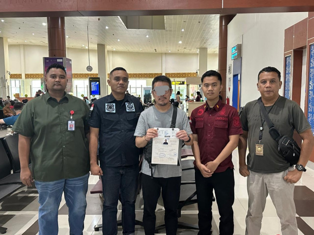 Terbukti Lakukan Pelanggaran, Imigrasi Pekanbaru Deportasi WNA Singapura