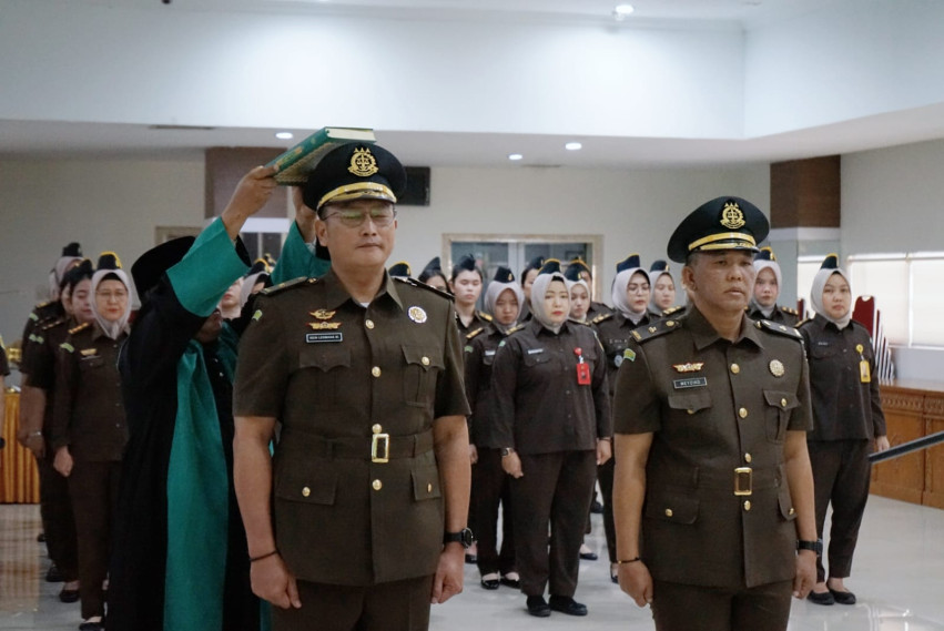 Isi Jabatan Strategis, Kajari Pekanbaru Lantik Kasubbagbin dan Kasi Intel