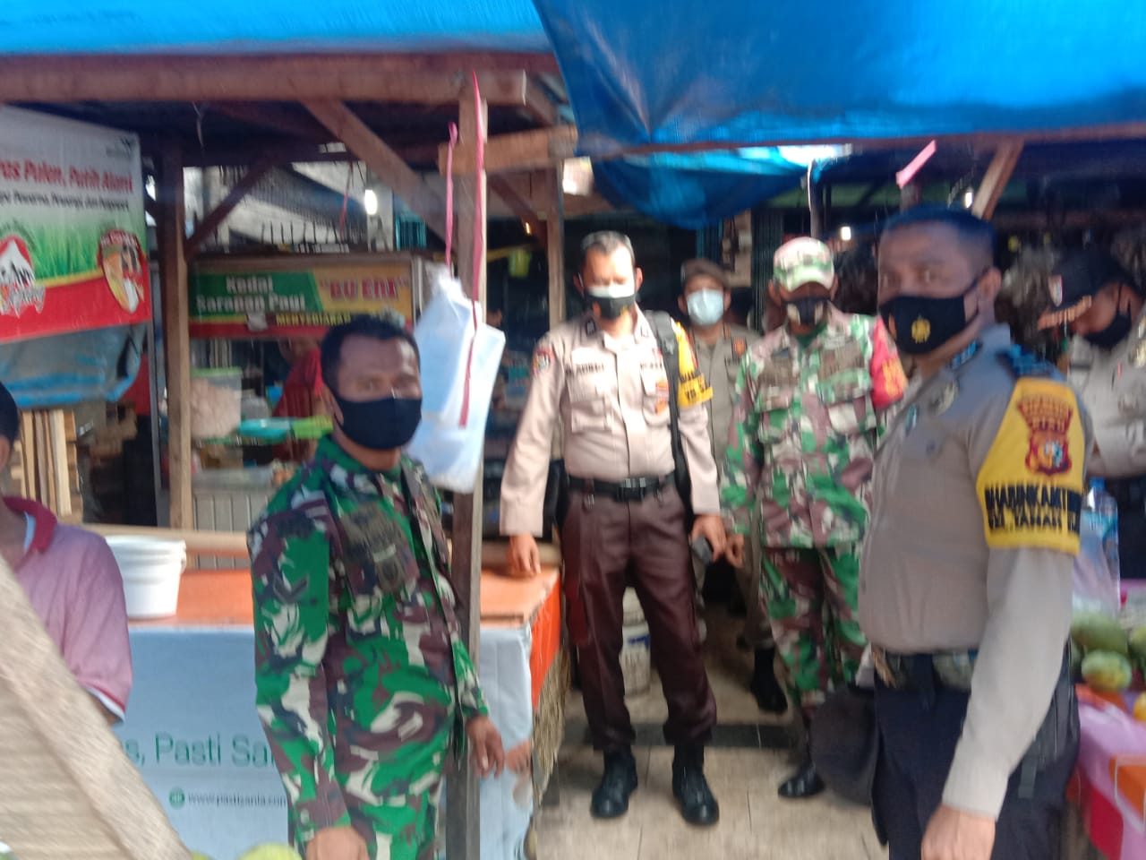 Babinsa Kelurahan Kotabaru Lakukan Pendampingan dan Verifikasi Pedagang Pasar 