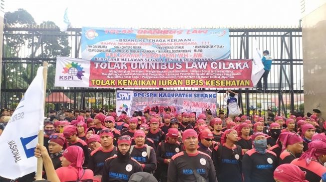 Surpres Jokowi ke DPR, Soal RUU Ciptaker Digugat  ke PTUN