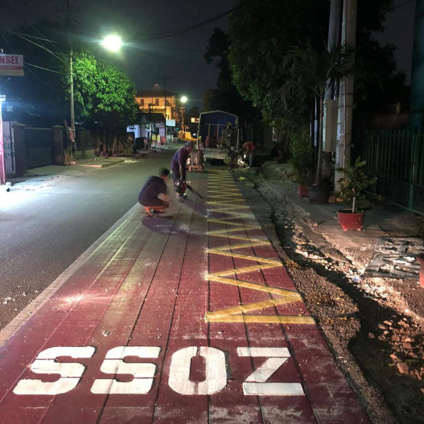Dishub Pekanbaru Pasang Marka ZOSS dan Rambu Jalan di Depan Sekolah