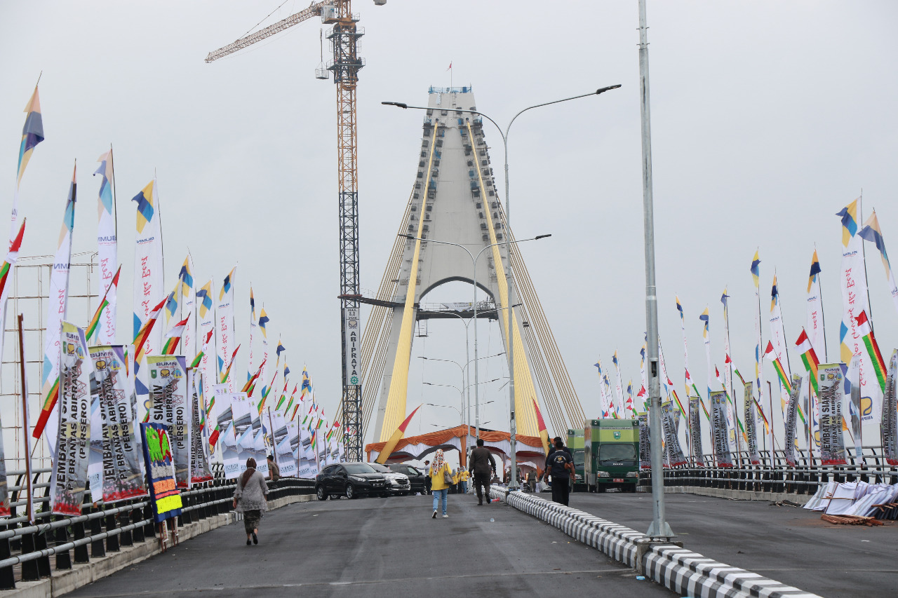 Jembatan Marhum Bukit Resmi Digunakan untuk Umum