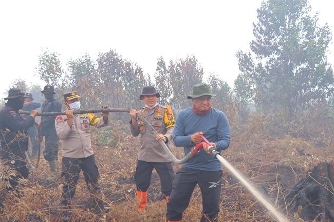 Pj Gubri Minta Kepala Daerah Jaga Wilayah dari Karhutla