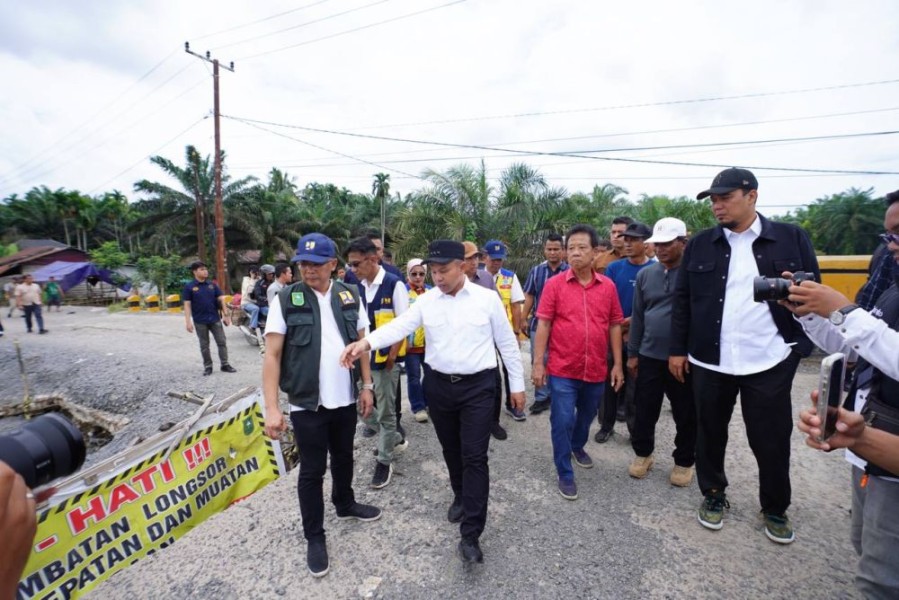 Jembatan Sekayan Deras Inhu Rusak: Gubri Abdul Wahid Pastikan Perbaikan Cepat