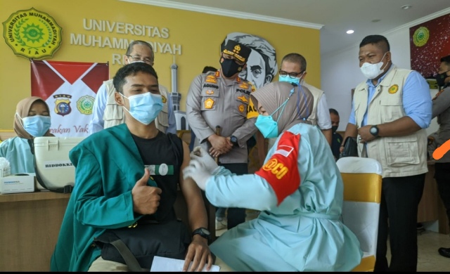 Persiapkan Pembelajaran Tatap Muka, UMRI dan Polda Riau Vaksinasi Ratusan Mahasiswa