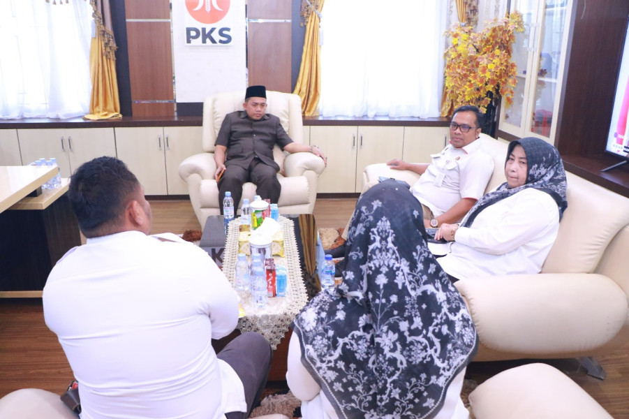 Kepala BPKAD Dampingi Pj Sekda Rapat Kerja dengan Ketua DPRD Kota Pekanbaru