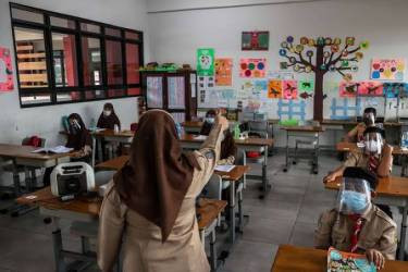 Anggota DPR Ini Sebut Gaji Guru Standarnya Harus Rp25 Juta Per Bulan