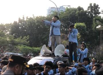 Ini Tuntutan Ratusan Massa Suram terhadap Gubernur Riau