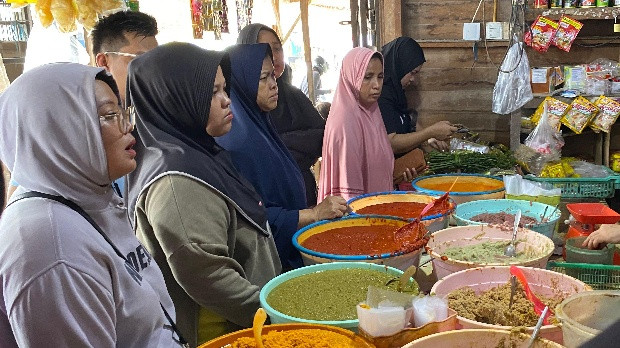 Jelang Lebaran, Warga Pekanbaru 'Serbu' Pedagang Bumbu Dapur