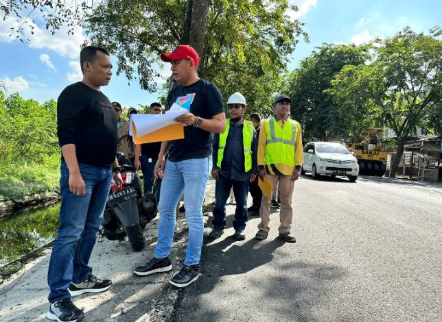Pj Walikota Tinjau Pengaspalan Jalan Parit Indah