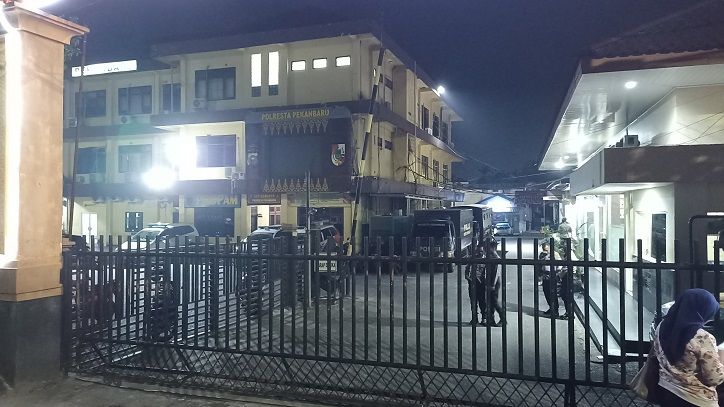 KPK Dikabarkan OTT Pj Walikota dan 3 Pejabat, Mapolresta Pekanbaru Dijaga Ketat