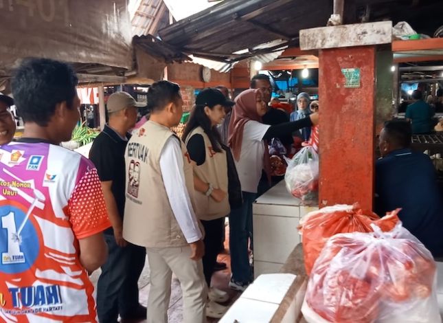 Relawan Bertuah Blusukan ke Pasar Rumbai, Ini Harapan Pedagang ke Muflihun
