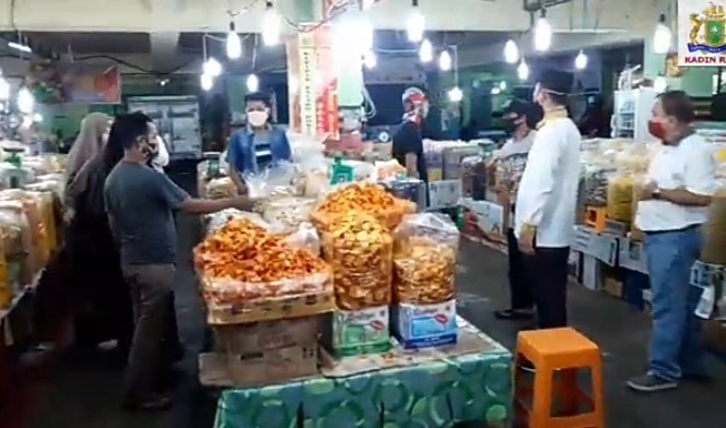 Kunjungi UMKM dan Pasar Wisata, Ketua Kadin Riau Imbau Masyarakat Taati Protokol Kesehatan 