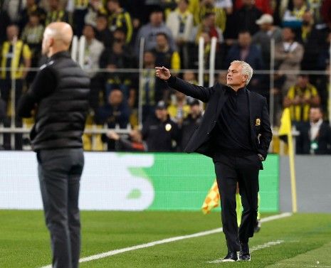Tahan Imbang Manchester United, Jose Mourinho Dapat Kartu Merah