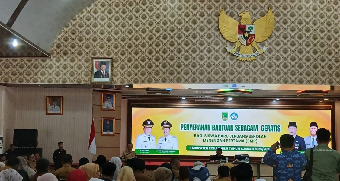Memalukan, Ada Ejaan Salah Pada Pembagian Seragam SMP se Rohil