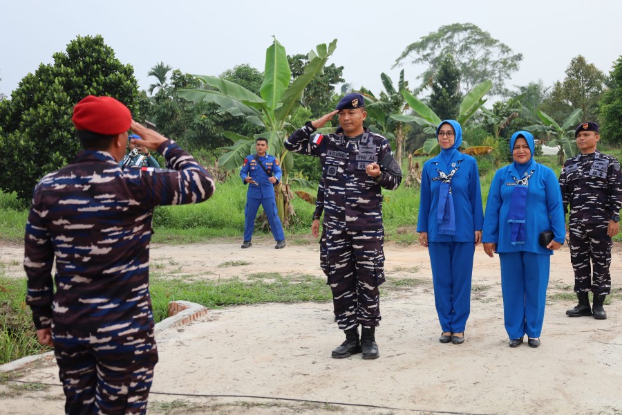 Perkuat Sinergi dengan Pemkab Siak, Danlanal Dumai Tebar Kepedulian Sosial dan Dukung Pelestarian Sungai Jantan di HUT ke-27 Siak