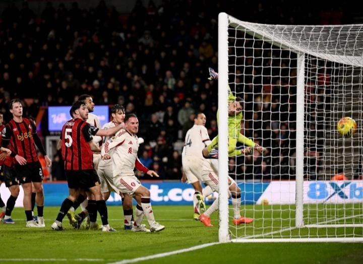 Bournemouth Kalahkan The Reds 3-2