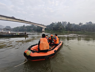 Jatuh Saat Standing di Jembatan Rantau Berangin, Pemuda Hilang di Sungai Kampar