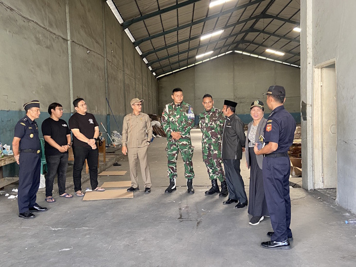 Komisi II DPRD Pekanbaru Tinjau Gudang Rokok Ilegal