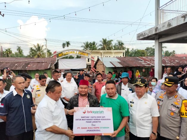 Gerak Cepat, Pj Gubri Beri Bantuan Korban Kebakaran di Rohul