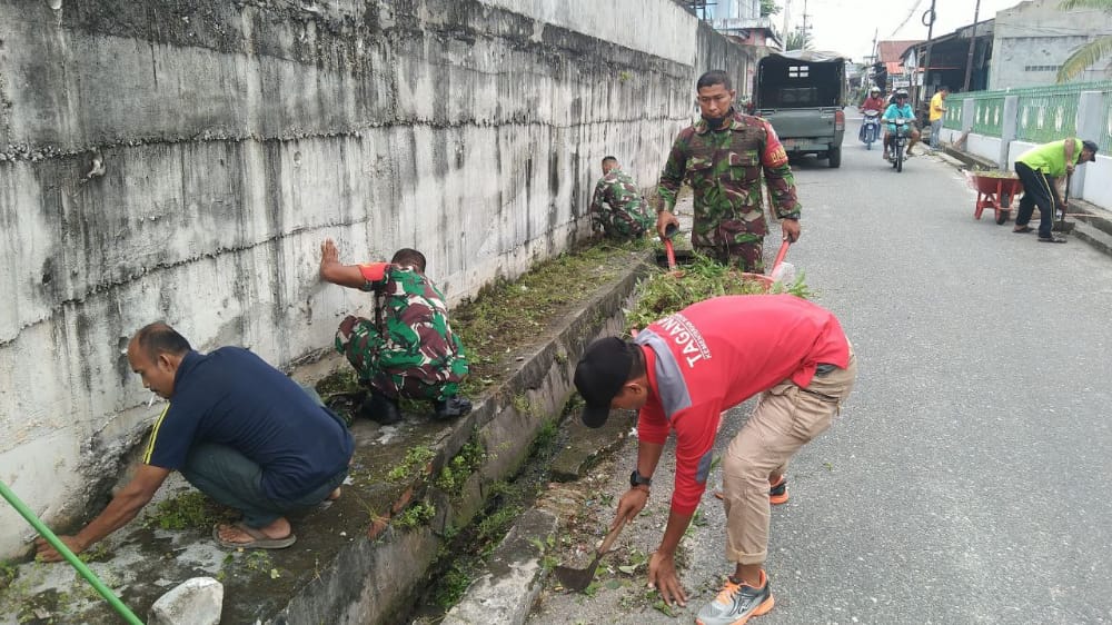Goro Bersama, Babinsa Ajak Warga Lestarikan Budaya Kebersamaan dalam Keberagaman 